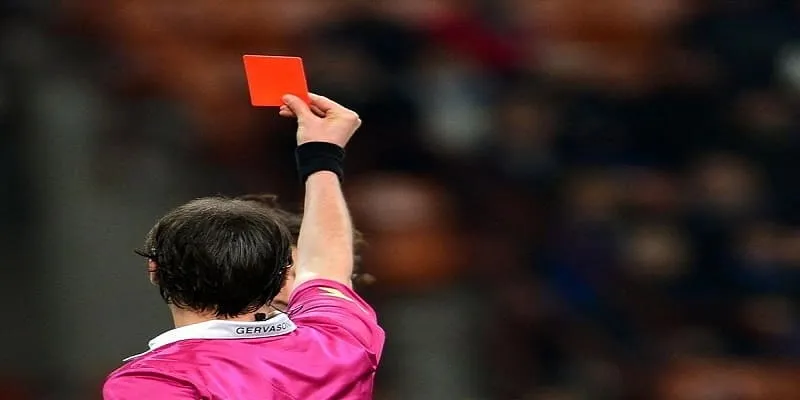 Luật mới nhất về luật thẻ đỏ treo giò trong bóng đá