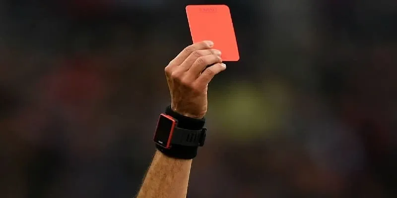 Thẻ đỏ là gì trong bộ môn thể thao đá bóng